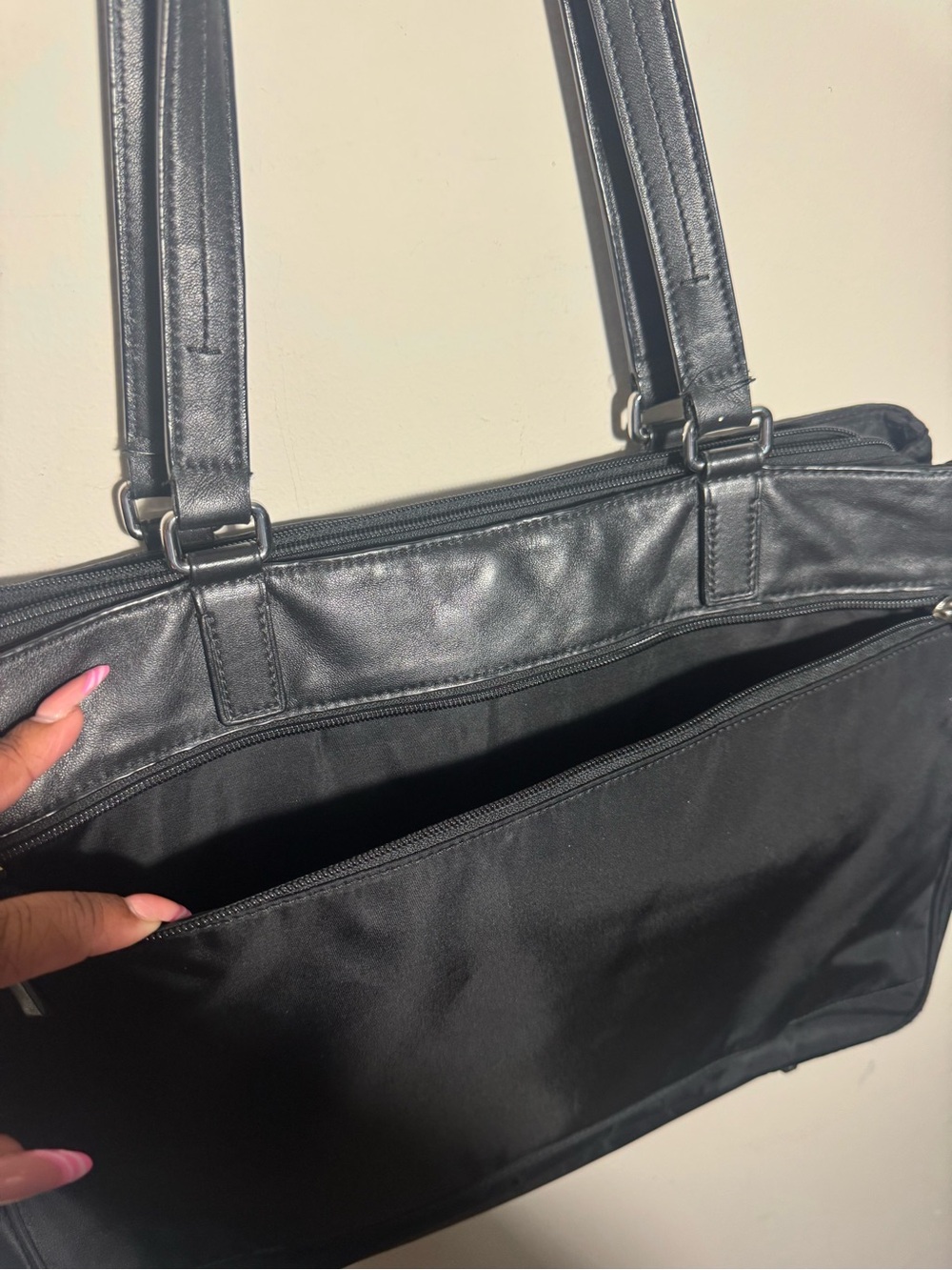 Tumi Work Travel Shoulder Tote Bag- Nylon Leather Trim - EUC Black - Picture 6 of 9